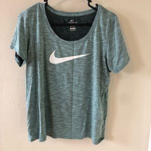 Women’s like new Large t-shirt